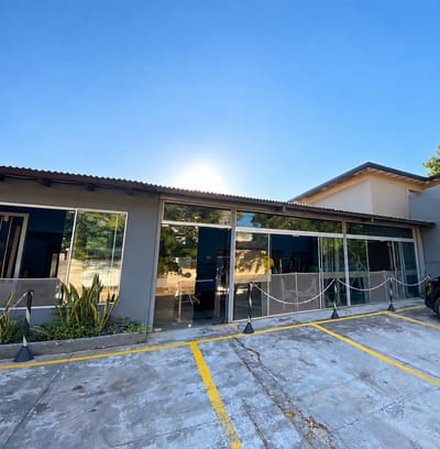 EN VENTA COMPLEJO DEPORTIVO ZONA BOGGIANI – 1.000 m²
