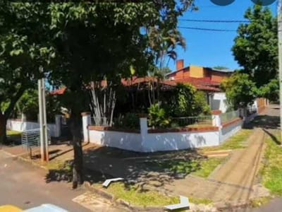 VENDO CASA EN ESQUINA BARRIO YKUA SATI TERRENO 15 X 31