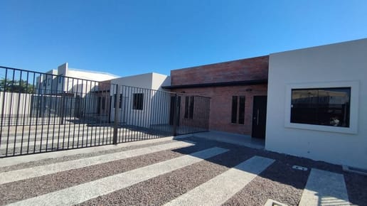 EN VENTA DÙPLEX DE TRES DORMITORIOS ZONA LUQUE 1ER. BARRIO