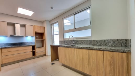 EN VENTA – HERMOSO DEPARTAMENTO DE 3 DORM + ÁREA DE SERVICIO 