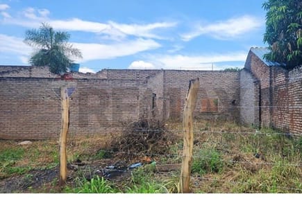 VENDO TERRENO CON CONSTRUCCION A TERMINAR