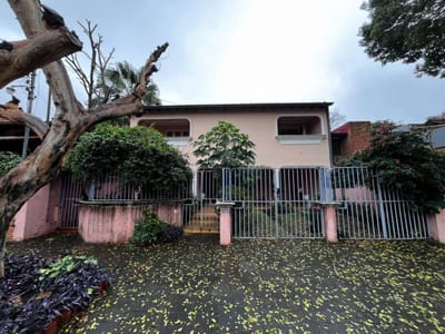  EN VENTA CASA EN BARRIO MBURUKUYA 
