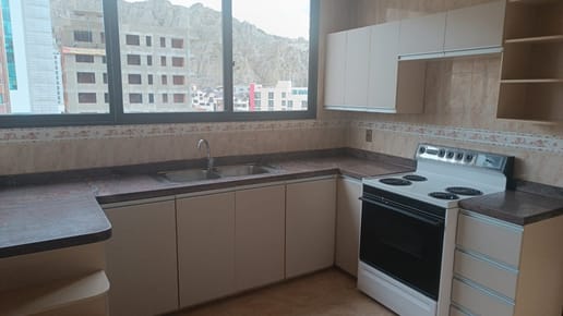 Departamento en alquiler de 4 dormitorios en plena  21 de Calacoto