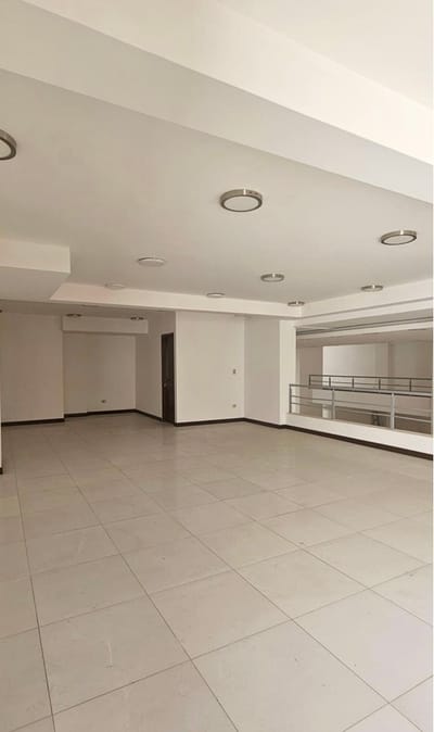 Exclusivo Y Espacioso Local En Alquiler