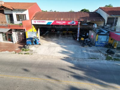 TERRENO COMERCIAL SOBRE AVENIDA EN VENTA - AV ESCUADRON VELASCO 3ER ANILLO