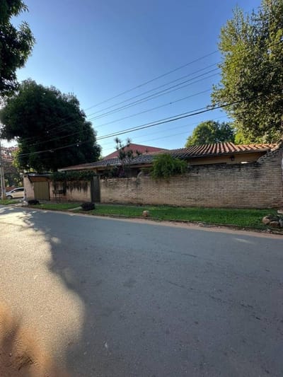 VENDO CHALET EN EL BARRIO LA AMISTAD LUQUE