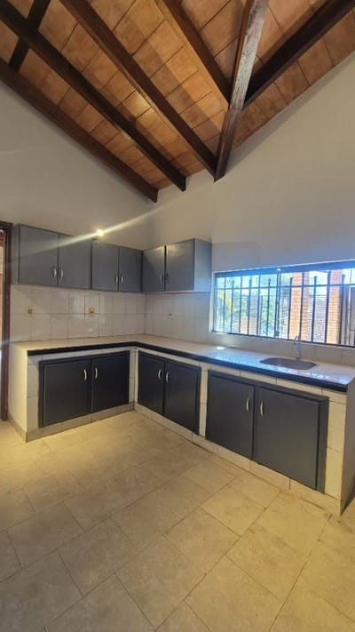 VENDO CASA EN LUQUE - CAÑADA SAN RAFAEL