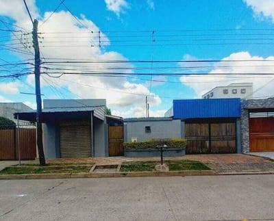SUPER CASA COMERCIAL O PARA HABITAR CERCA A TRANSITO Y EMI