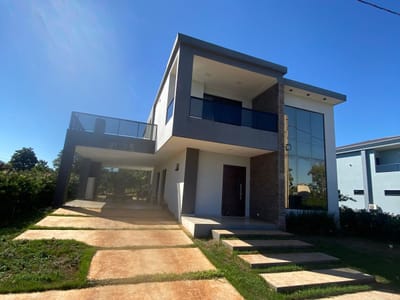 VENDO CASA EN BARRIO CERRADO RIBERA ACARAY CIUDAD DEL ESTE