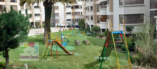 Condominio con piscina, sauna y jardín 