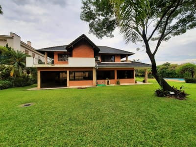 ALQUILO IMPORTANTE RESIDENCIA DE LUJO EN YCUA SATY 