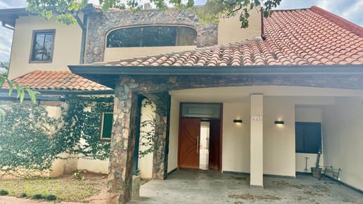 En Alquiler Oficina | Imponente Propiedad De 4 Habitaciones