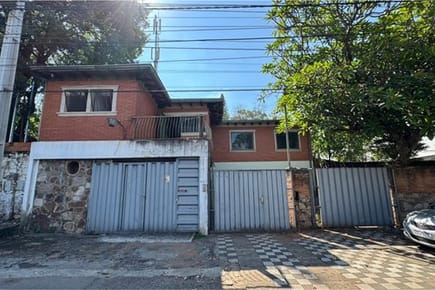 VENDO CASA A REFACCIONAR EN ASUNCION SOBRE AVDA FELIX BOGADO