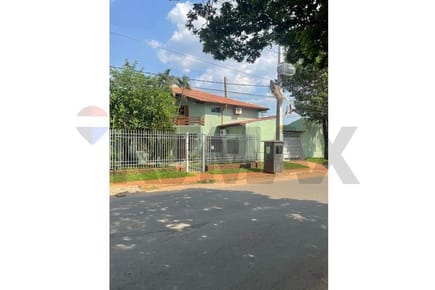 Casa Imponente en Fernando de la Mora – Zona Norte