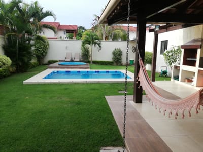 POR EXPOCRUZ CASA CON PISCINA VENTA