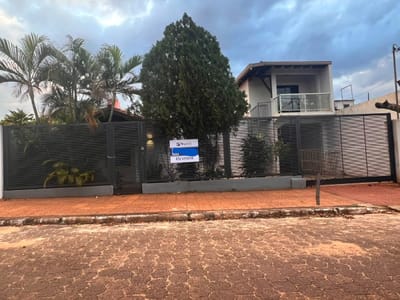 EN VENTA CASA MODERNA EN AREA 3 CIUDAD DEL ESTE