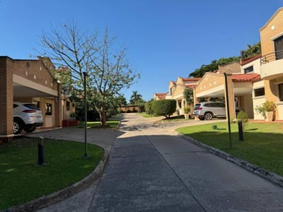 CASA EN VENTA EN CONDOMINIO BOULEVARD BALCONES DE CONFEDERACIÓN