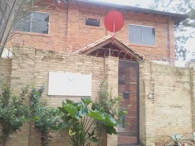 VENDO AMPLIA CASA EN LAMBARE