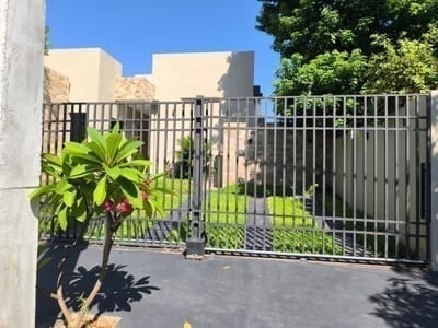 CASAL EN VENTA,  EN BARRIO MARISCAL ESTIGARRIBIA
