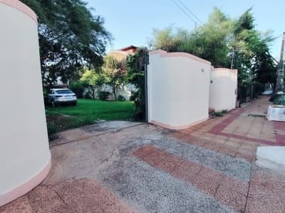 ALQUILO ESPACIOSA PROPIEDAD EN LOS LAURELES!!!