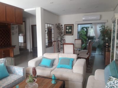 Exclusiva Residencia de 4 Dormitorios con Piscina en Alquiler en Luque: Su Oasis Privado.