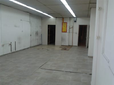 Alquilo oficina 120 M2, Primer Piso. En 18 De Julio