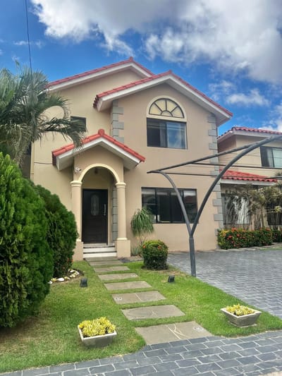 CASA EN VENTA CONDOMINIO HAMBURGO 