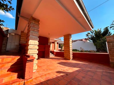 Vendo casa en Asunción semi amoblada 