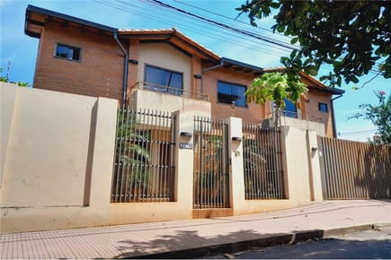 VENDO CASA C/ PISCINA EN ASUNCIÓN BARRIO L. PETIT!