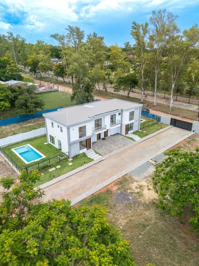 Casas Pareadas De 3 Dormitorios En Suite En Surubi´I