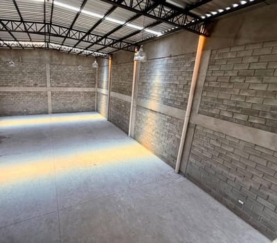 DEPÓSITO CON OFICINAS PREMIUM EN VENTA A ESTRENAR EN MRA
