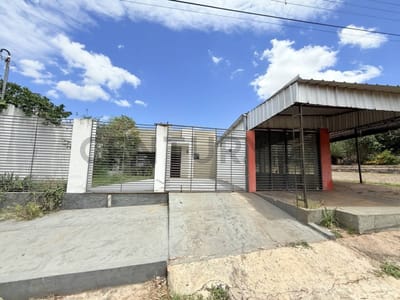 En venta casa en esquina a una cuadra de Américo Picco / Villa Elisa