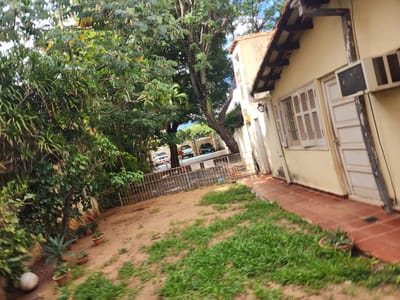 ¡VENDO AMPLIA PROPIEDAD CON CONSTRUCCIÓN A DEMOLER!