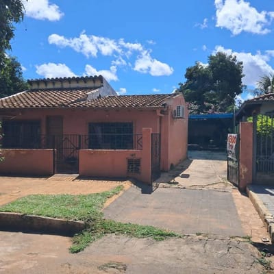 EN VENTA CASA EN LUQUE EN CUARTO BARRIO 