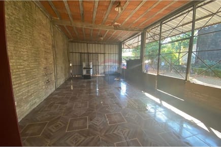 VENDO AMPLIO TERRENO SOBRE LA AVDA CAAGUAZU