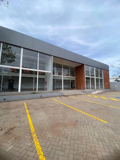 ALQUILO SHOWROOM + OFICINAS | AVDA. MARISCAL ESTIGARRIBIA