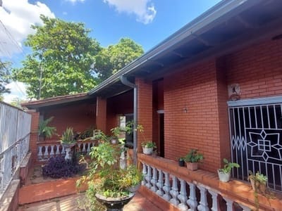 VENDO CASA MAS TERRENO EN SAN LORENZO 