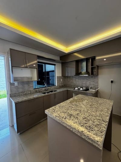 VENDO DUPLEX DE 3 DORMITORIOS EN CUARTO BARRIO LUQUE