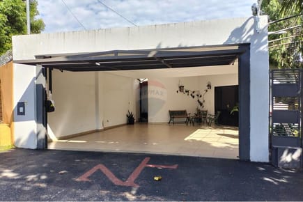 Vendo amplia propiedad en Luque - Segundo Barrio 
