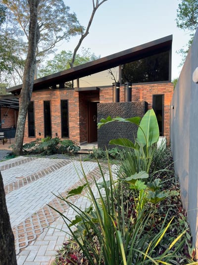VENDO HERMOSA CASA EN SAN BERNARDINO, AMOBLADA Y EQUIPADA