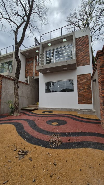 VENDO HERMOSO DUPLEX  EN LUQUE