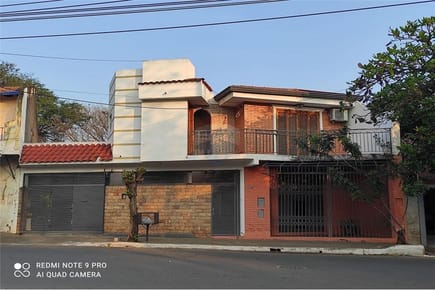 VENDO CASA CON SALON COMERCIAL EN FERNANDO NORTE