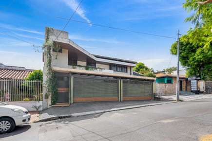 Casa de 5 dormitorios en Barrio Jara