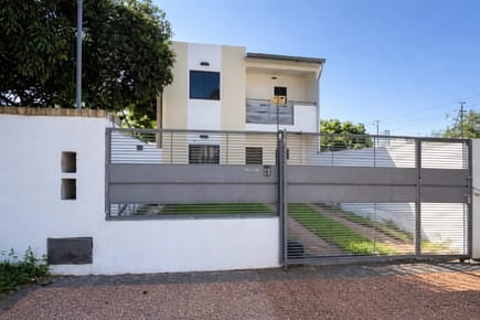 EN VENTA 3X1, DUPLEX + CHALET DE LOSA + TERRENO EN ESQ.
