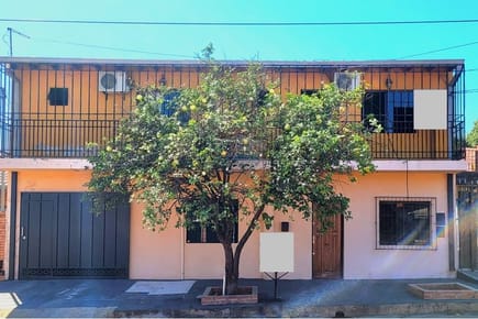VENDO AMPLIA CASA EN LAMBARE