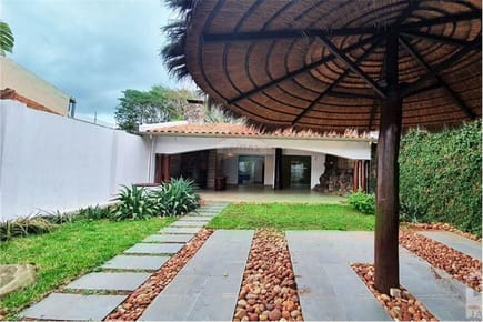 En venta casa con ubicación privilegiada.