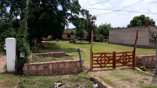 EN VENTA CASA + AMPLIO TERRENO EN PARAGUARÍ/ESCOBAR