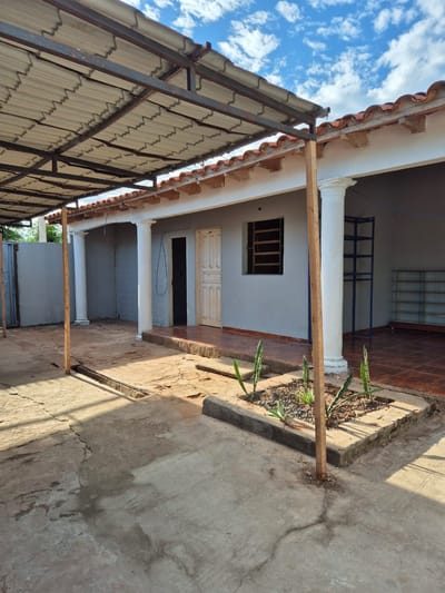 Vendo Casa Principal + Vivienda Trasera en Barrio Villa Industrial - Caaguazú