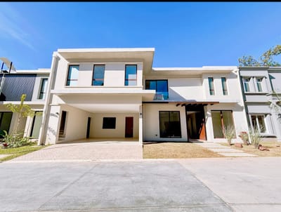 Viví la Exclusividad: Tu Casa en un Barrio Cerrado en Villa Aurelia