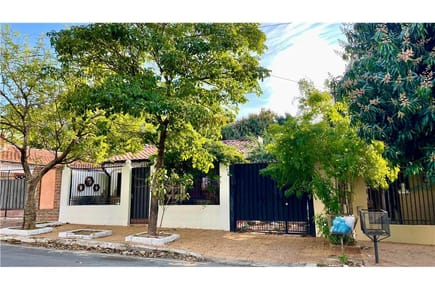HERMOSA PROPIEDAD EN LAMBARE, BARRIO KENNEDY